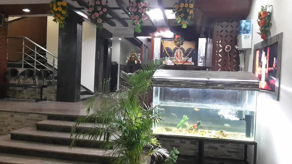Hotel Sai Galaxy Inn Shirdi Extérieur photo