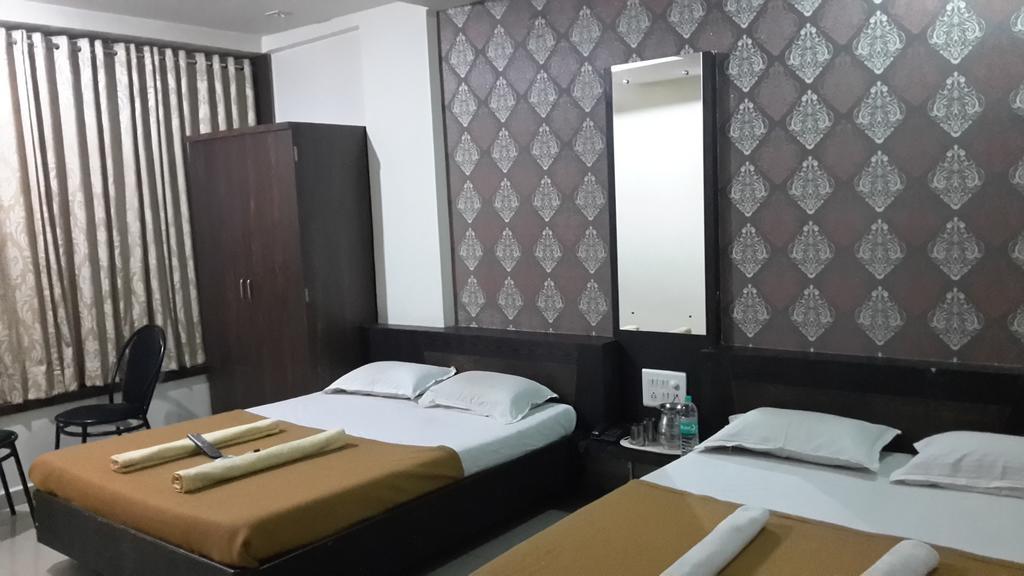 Hotel Sai Galaxy Inn Shirdi Extérieur photo