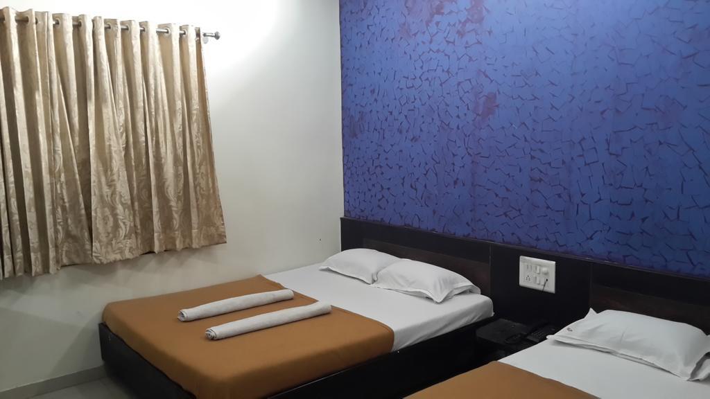 Hotel Sai Galaxy Inn Shirdi Extérieur photo