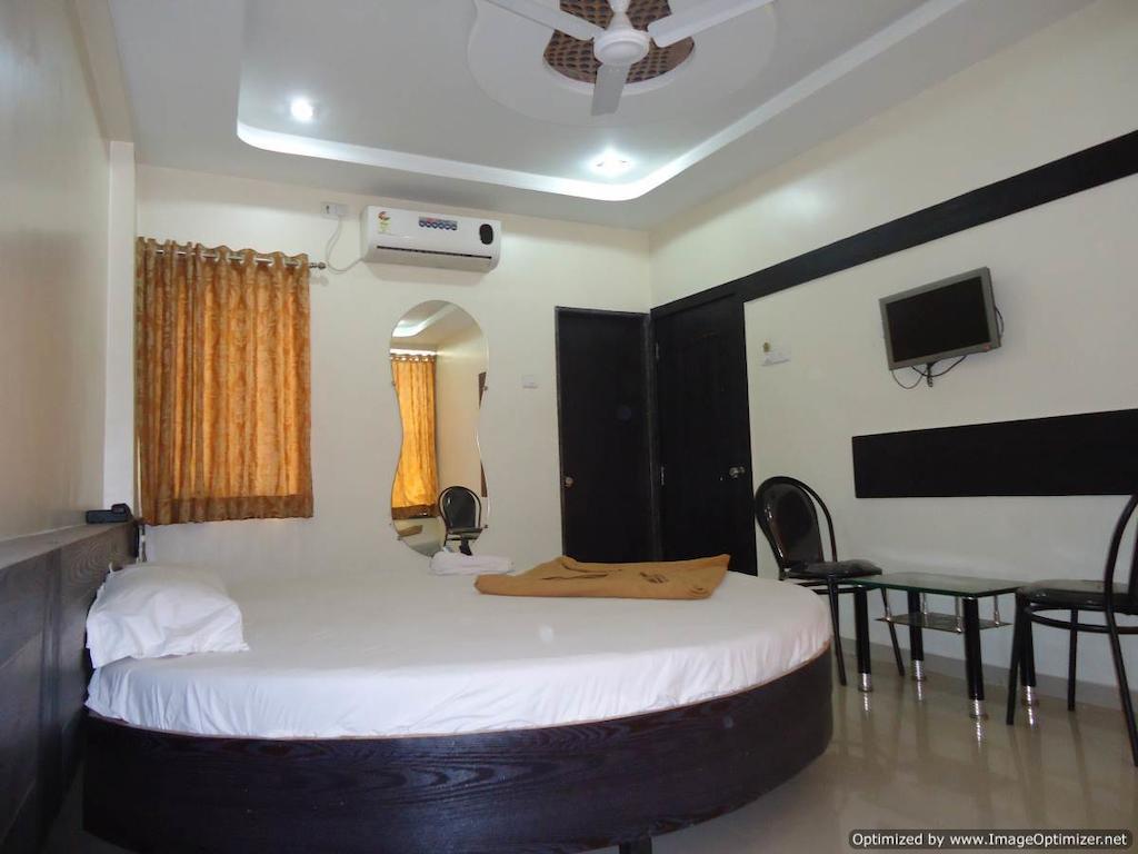 Hotel Sai Galaxy Inn Shirdi Chambre photo