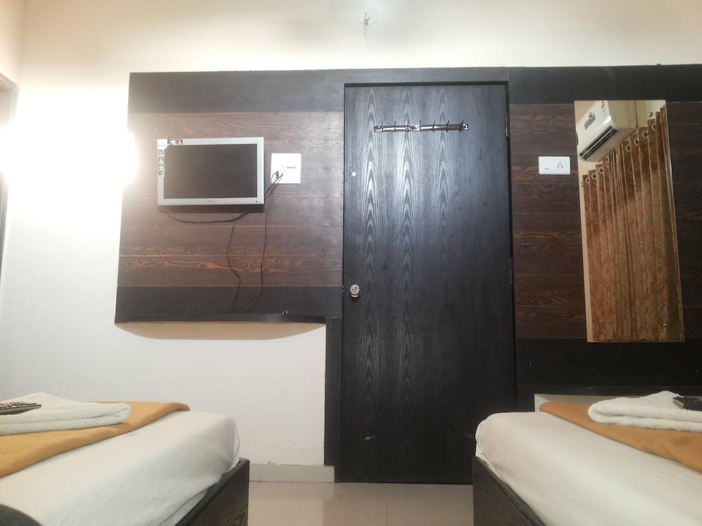 Hotel Sai Galaxy Inn Shirdi Chambre photo
