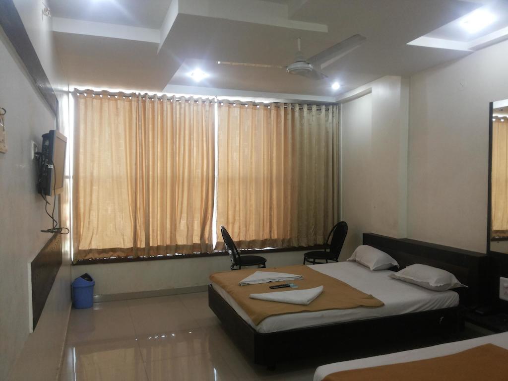 Hotel Sai Galaxy Inn Shirdi Extérieur photo