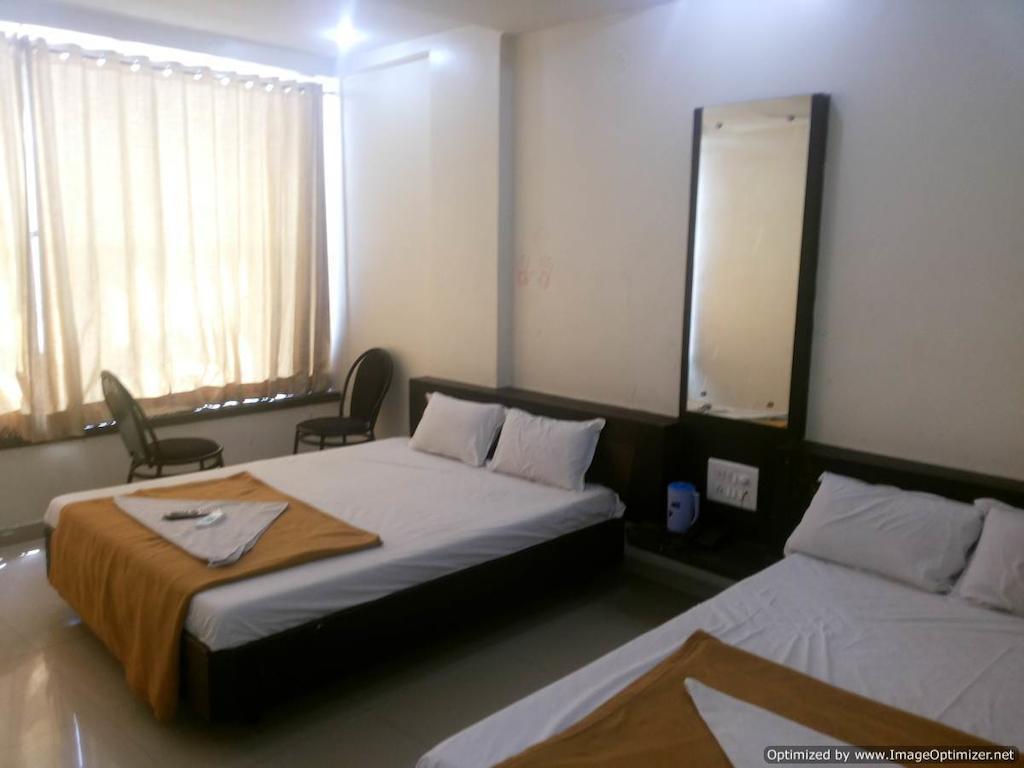 Hotel Sai Galaxy Inn Shirdi Chambre photo