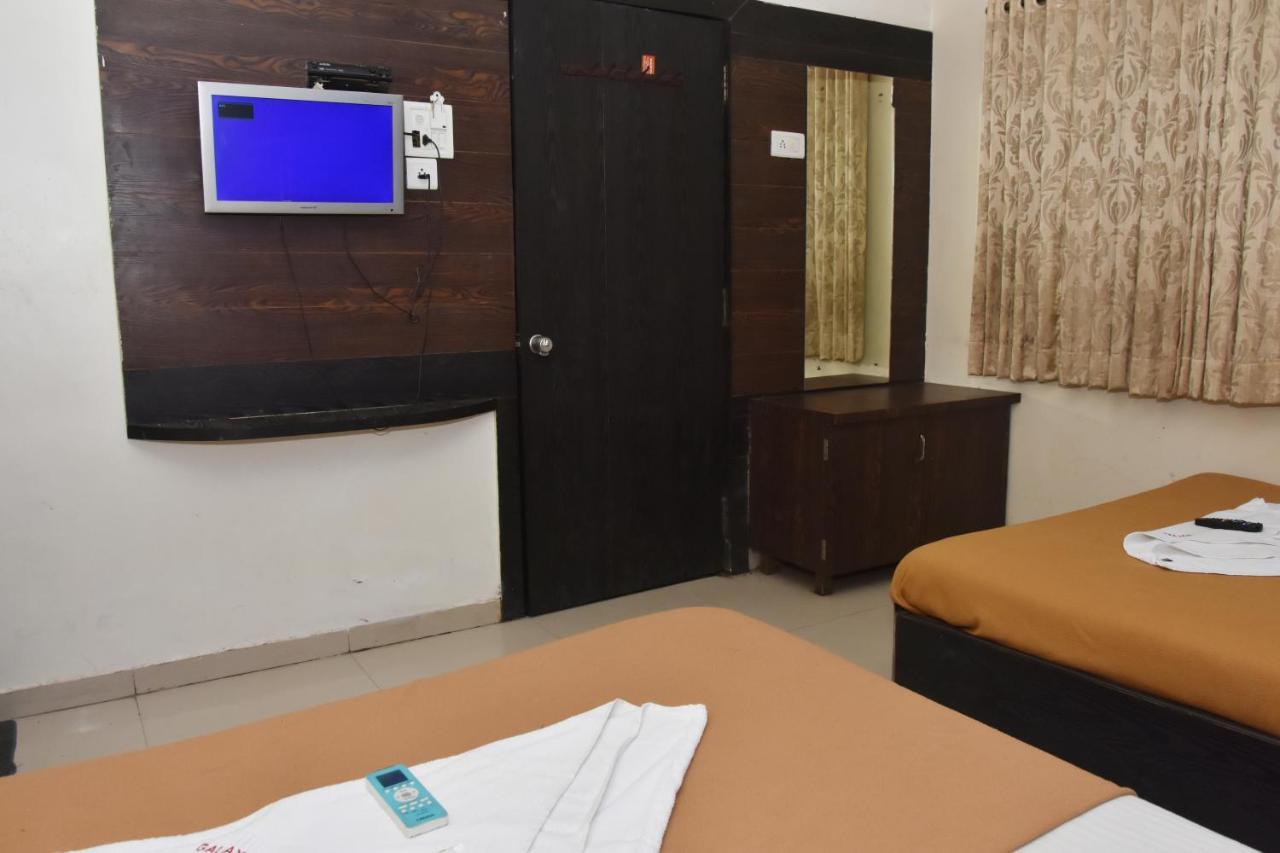 Hotel Sai Galaxy Inn Shirdi Extérieur photo