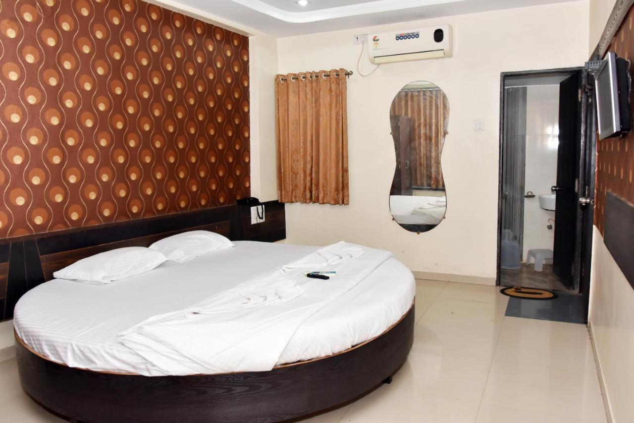 Hotel Sai Galaxy Inn Shirdi Extérieur photo